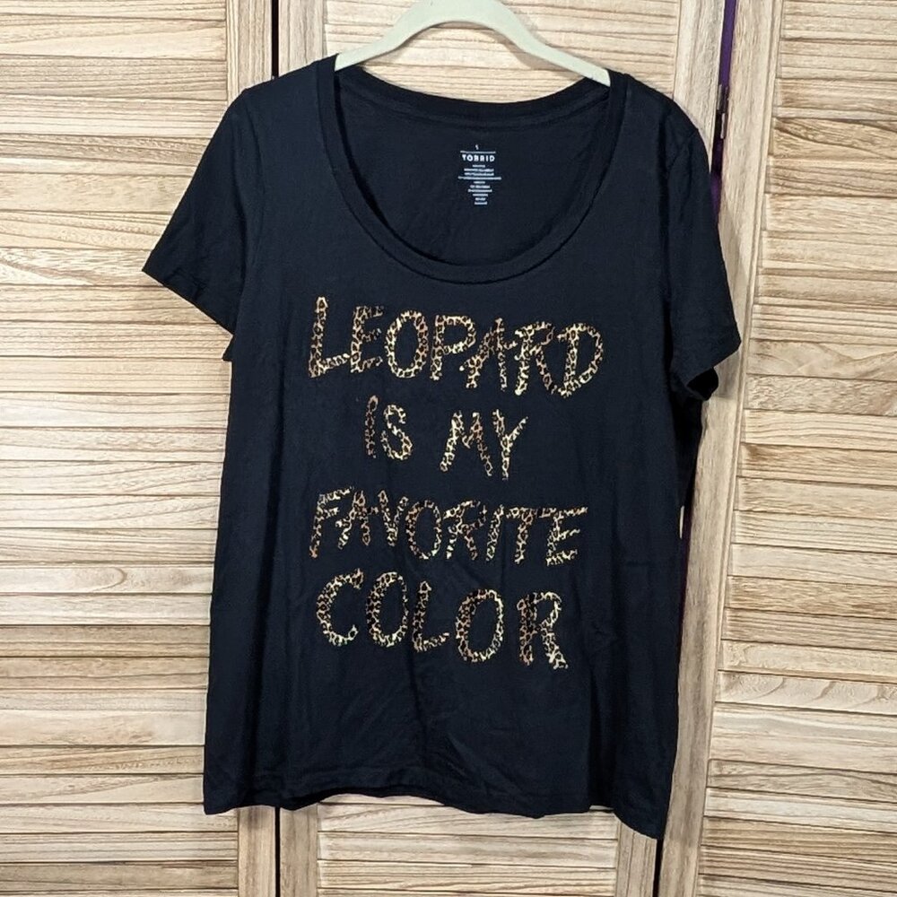 Torrid T-Shirt  Black with Leopard Print Text Size 1X